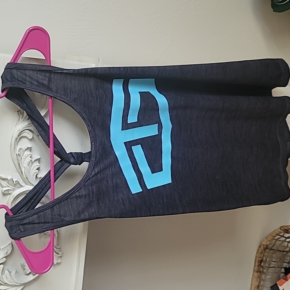 TAPOUT Twist back tank size M